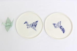 assiettes porcelaine decor oiseaux origami 