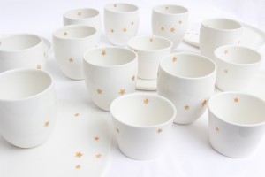 tasses et assiettes étoiles porcelaine   